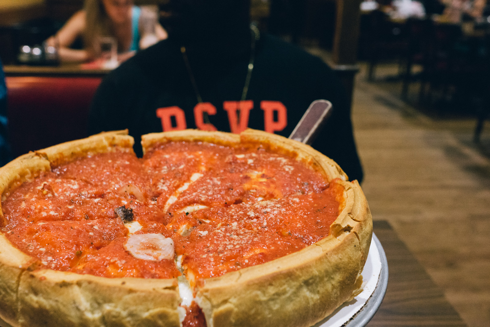 Chicago Cray !!! Giordano’s Famous Deep Dish Pizza | That Food Cray