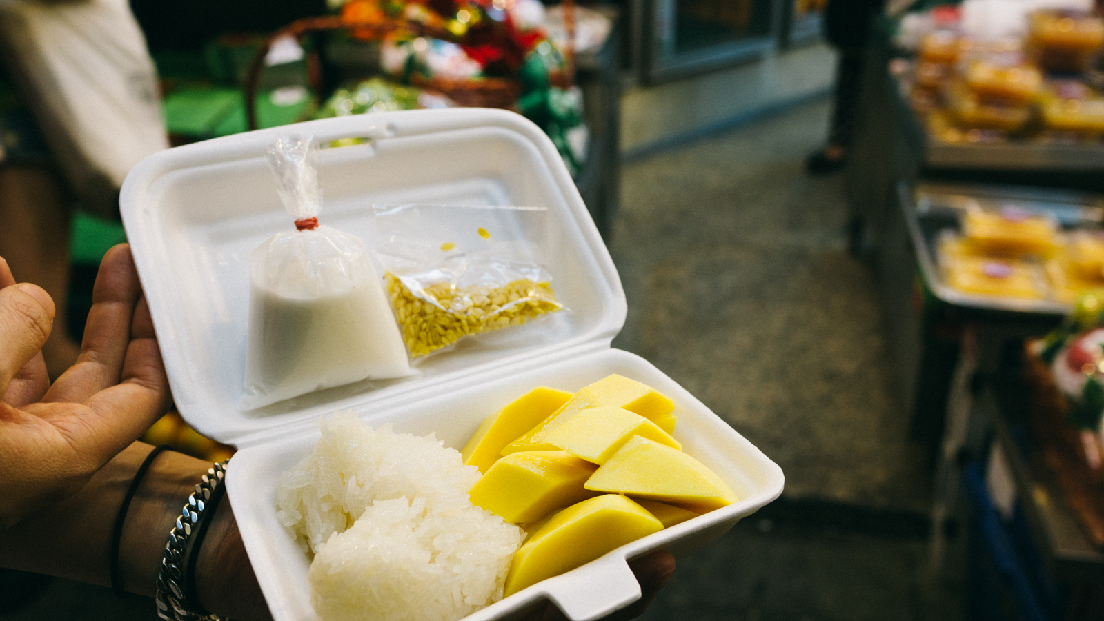 Bangkok Cray Best Mango Sticky Rice At Mae Varee Fruit Shop